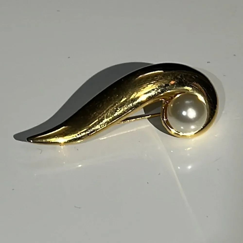 Bundle Sale 3 for $15 | PD Premier Designs Gold-tone Brooch Faux Pearl